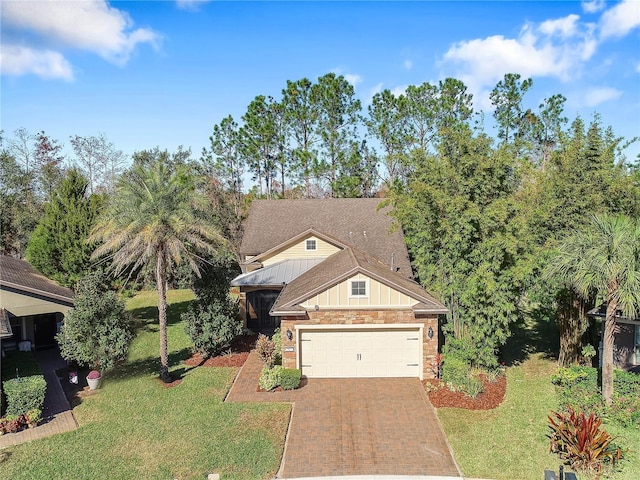 view of front facade with a front yard