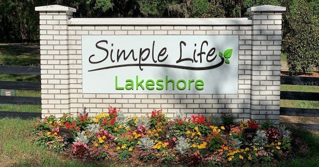 view of community / neighborhood sign