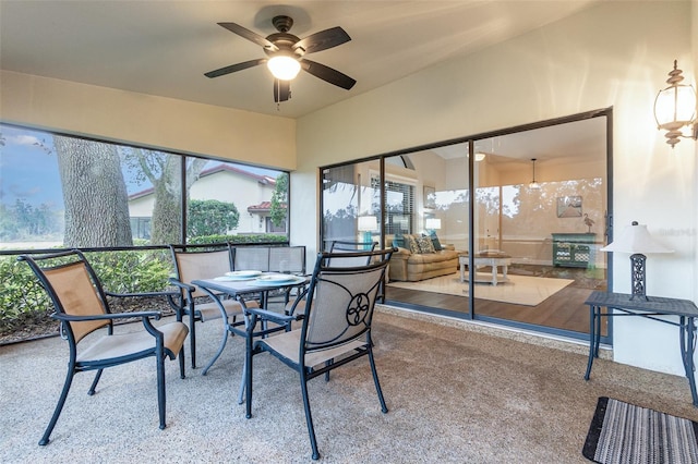 sunroom with ceiling fan