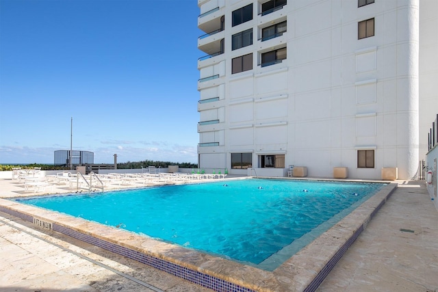 view of swimming pool