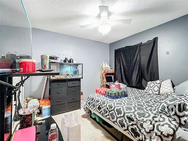 bedroom featuring ceiling fan and a textured ceiling