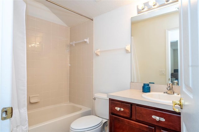 11410 Rapallo Ln, Windermere, FL 34786 - full bath featuring shower / bath combination with curtain and vanity