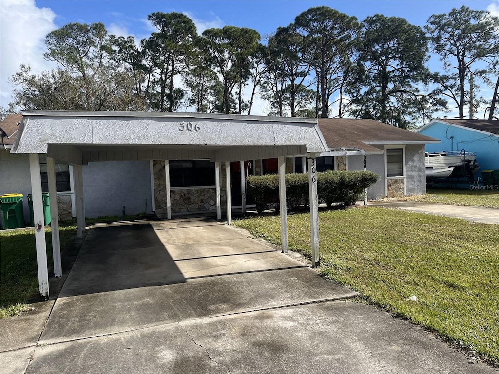 view of front of house with a front lawn