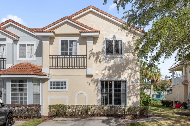 view of front of property with a balcony