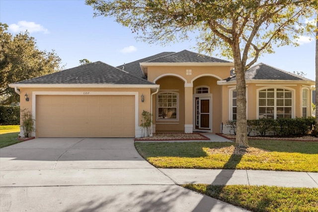 view of front of home featuring a front yard and a garage