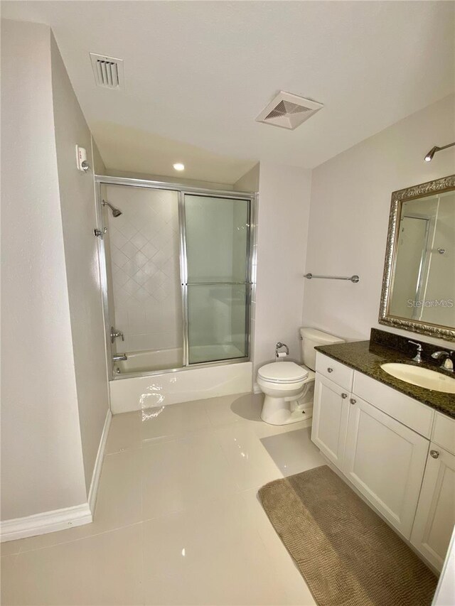 full bathroom with toilet, vanity, visible vents, and enclosed tub / shower combo