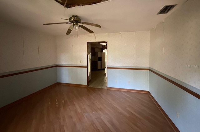 unfurnished room with hardwood / wood-style floors and ceiling fan