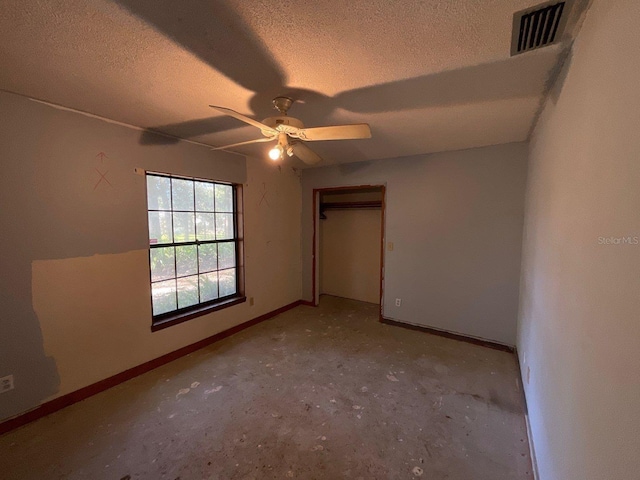 unfurnished bedroom with ceiling fan, a closet, and a textured ceiling