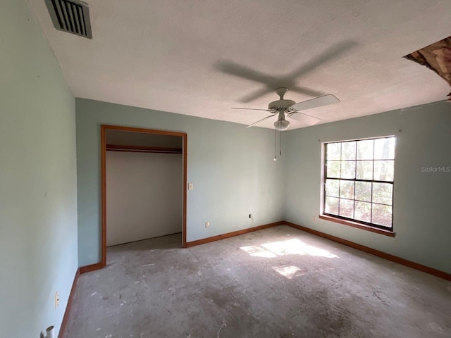 unfurnished bedroom featuring ceiling fan, a closet, and a textured ceiling