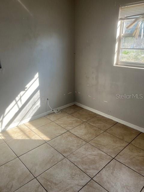 unfurnished room featuring light tile patterned flooring