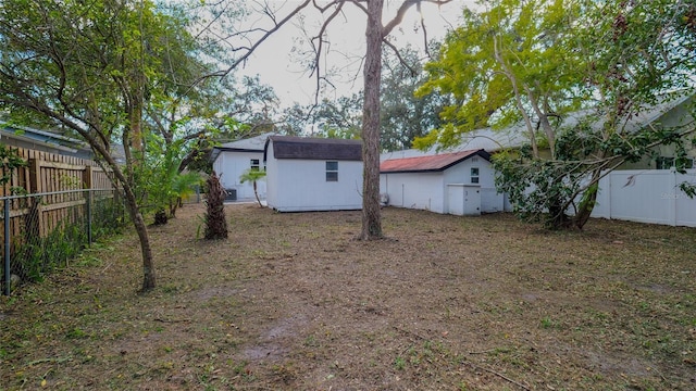 view of yard with an outdoor structure