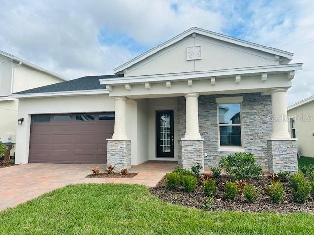 view of front facade featuring a garage and a front yard