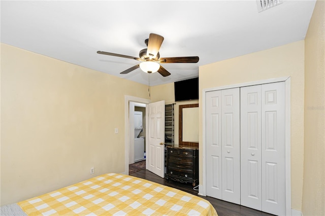 unfurnished bedroom with ceiling fan, dark hardwood / wood-style flooring, and a closet