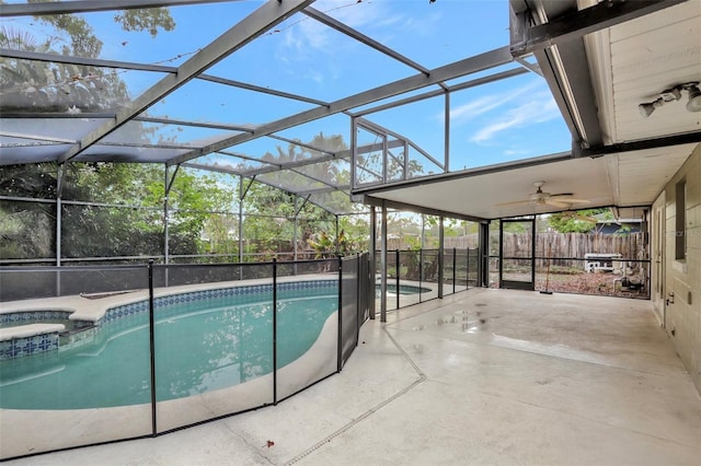 view of pool with an in ground hot tub, a patio, and a lanai