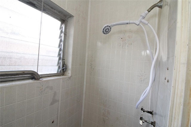 bathroom with a tile shower