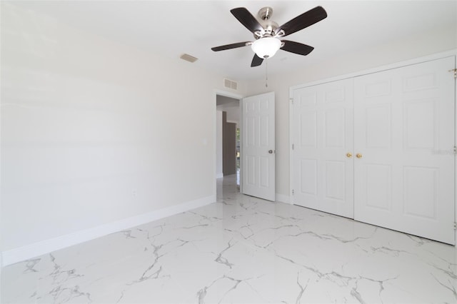 unfurnished bedroom with ceiling fan and a closet