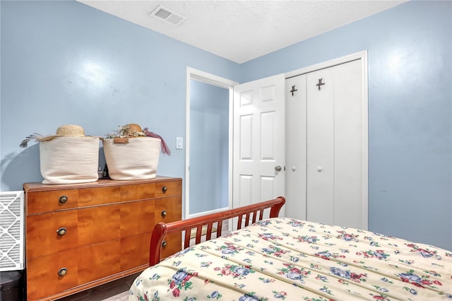 bedroom featuring a closet and a textured ceiling