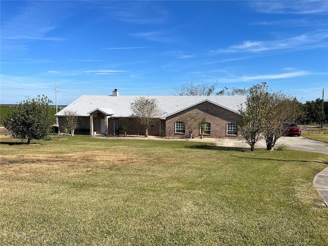 view of front of property with a front yard