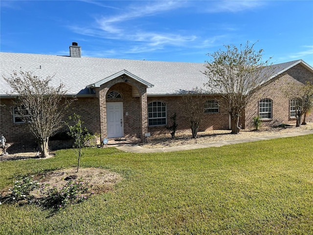 single story home featuring a front yard