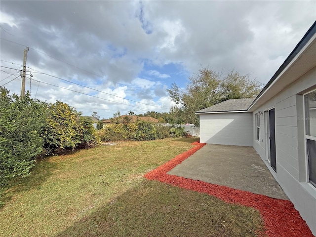 view of yard featuring a patio area