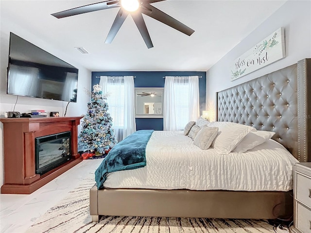 bedroom with ceiling fan