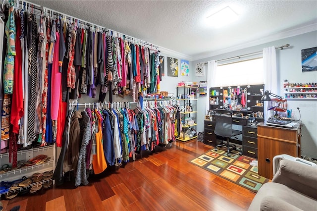 walk in closet with hardwood / wood-style flooring