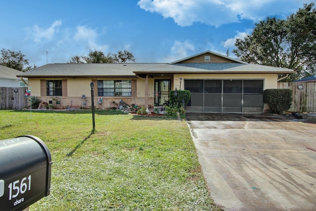 ranch-style home featuring a front lawn