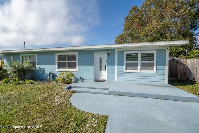 ranch-style home with a front lawn