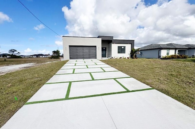 view of front of home featuring a front yard and a garage