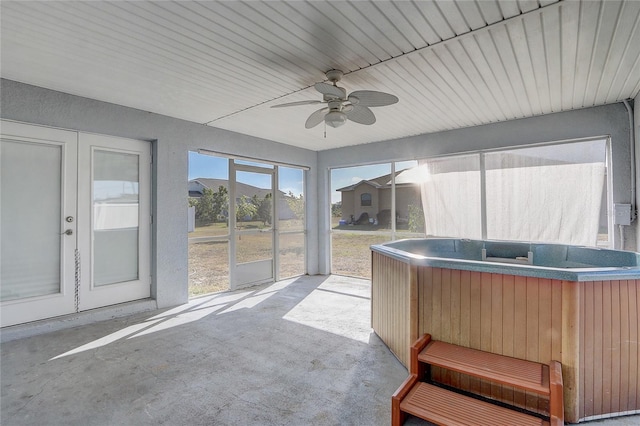 unfurnished sunroom with a jacuzzi and ceiling fan