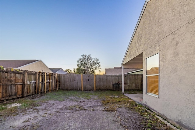 view of yard at dusk