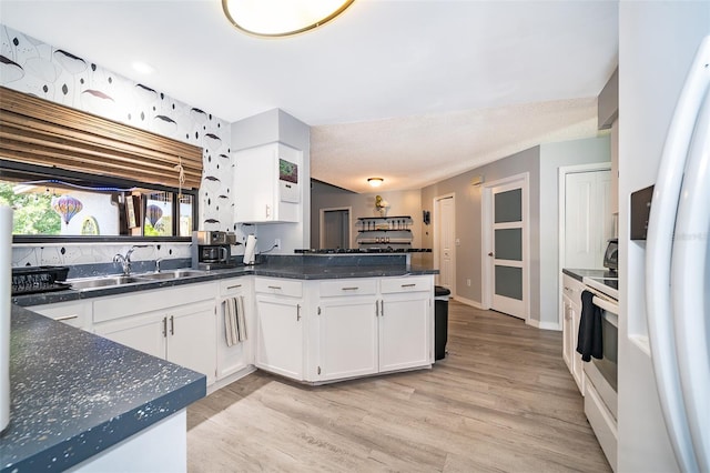 1608 Bomi Cir, Winter Park, FL 32792 - kitchen featuring a sink, a peninsula, white appliances, and white cabinets