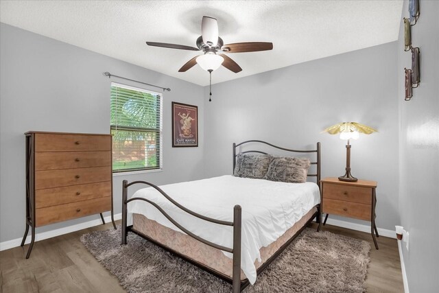 1608 Bomi Cir, Winter Park, FL 32792 - bedroom with wood finished floors, baseboards, a textured ceiling, and ceiling fan