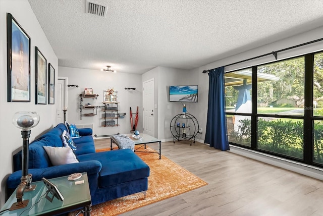 1608 Bomi Cir, Winter Park, FL 32792 - living area featuring a textured ceiling and light wood-style floors