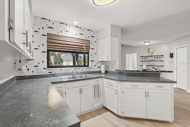 1608 Bomi Cir, Winter Park, FL 32792 - kitchen featuring a peninsula, white cabinetry, and light wood-type flooring
