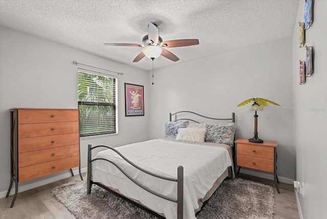 1608 Bomi Cir, Winter Park, FL 32792 - bedroom featuring a textured ceiling, light wood finished floors, and ceiling fan