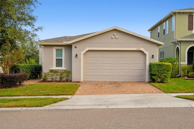 view of front facade featuring a front yard and a garage