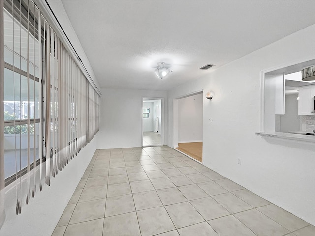 empty room featuring light tile patterned flooring