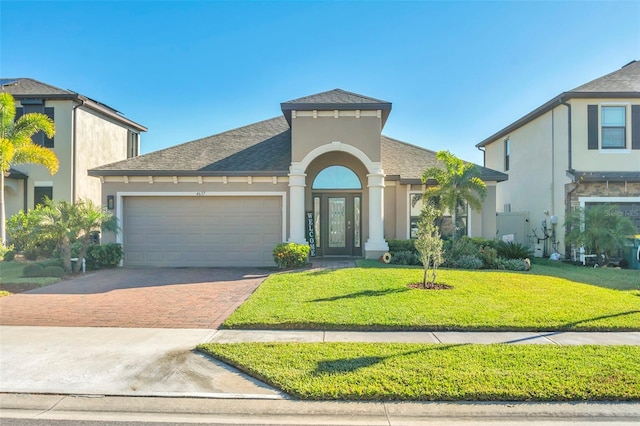 view of front of house featuring a front yard and a garage