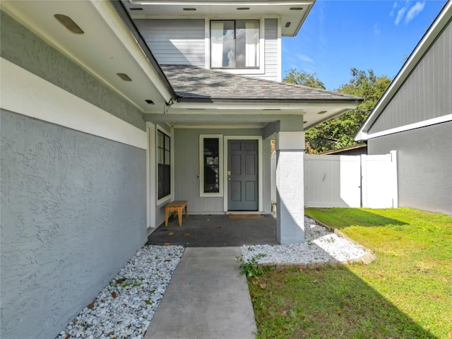 property entrance featuring a yard