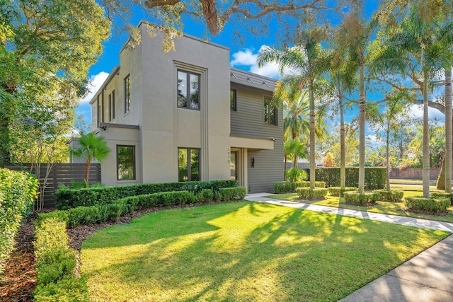 view of front of home with a front yard