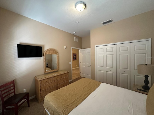 bedroom featuring carpet and a closet