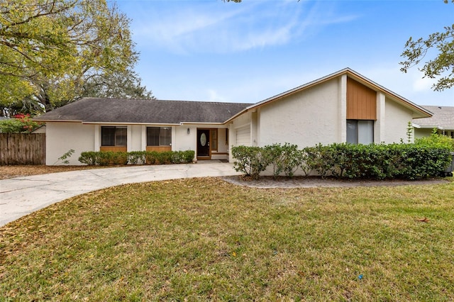 ranch-style house featuring a front lawn