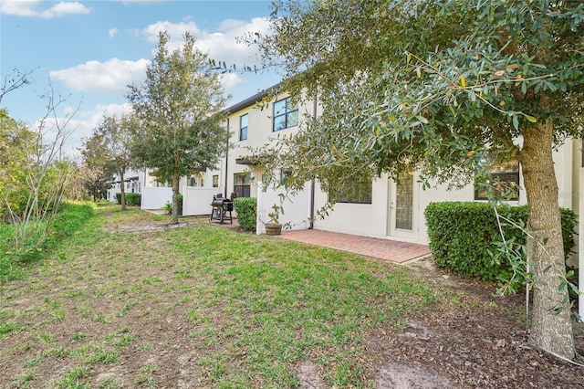 view of yard with a patio