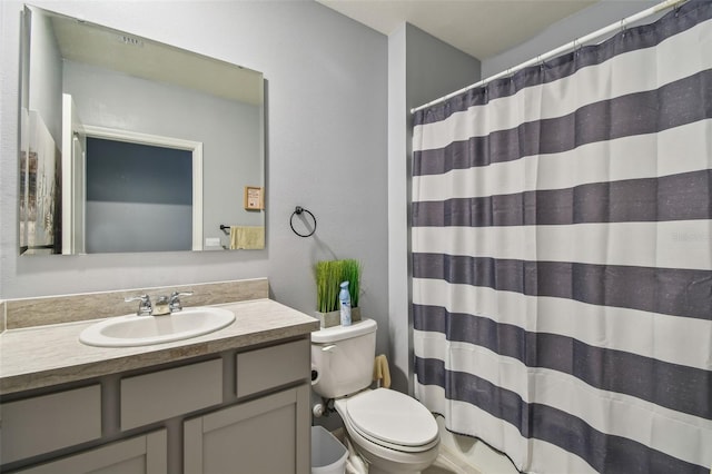 bathroom with a shower with shower curtain, vanity, and toilet