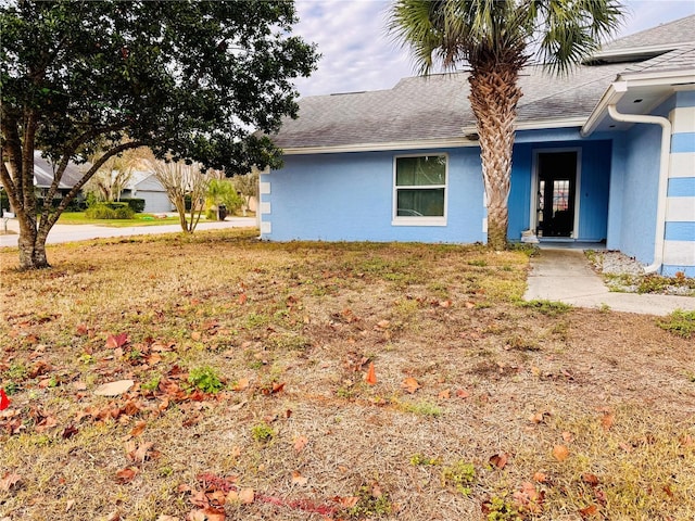 single story home featuring a front yard