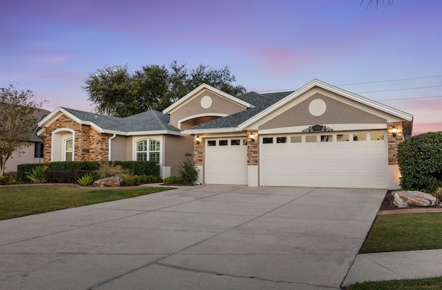 view of front of house featuring a yard and a garage