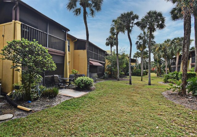 view of yard with a patio