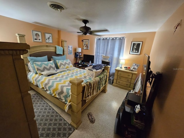 bedroom with ceiling fan