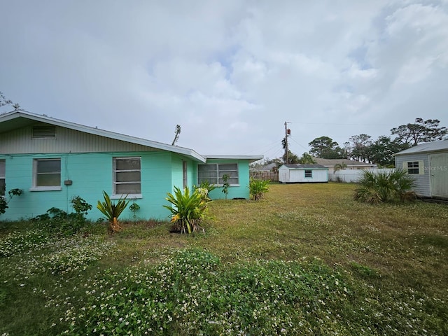 view of yard with a storage unit